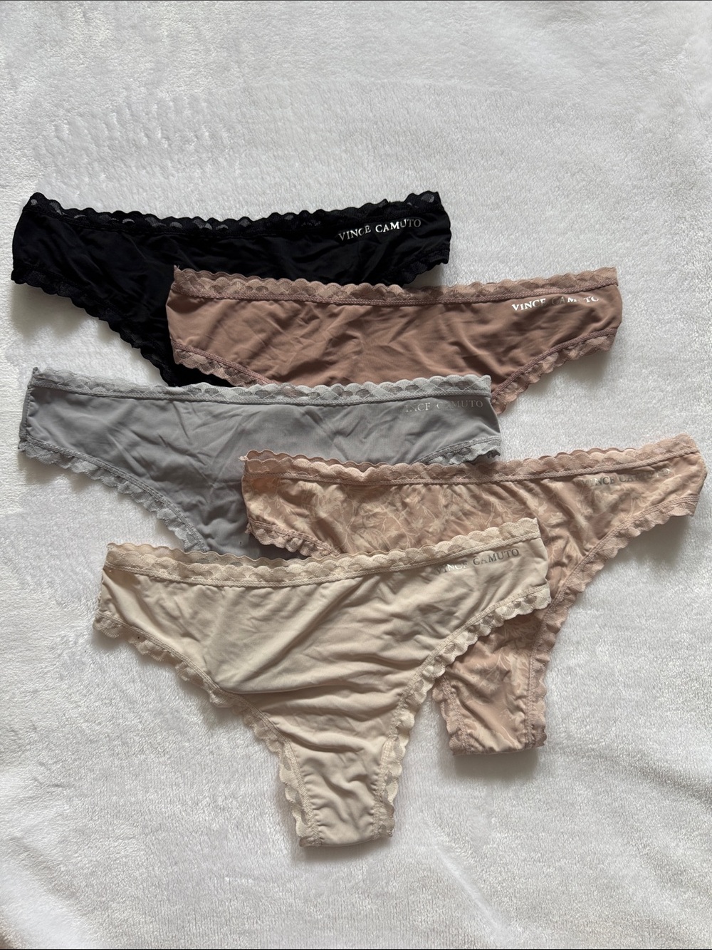 Vince Camuto Thong Bundle